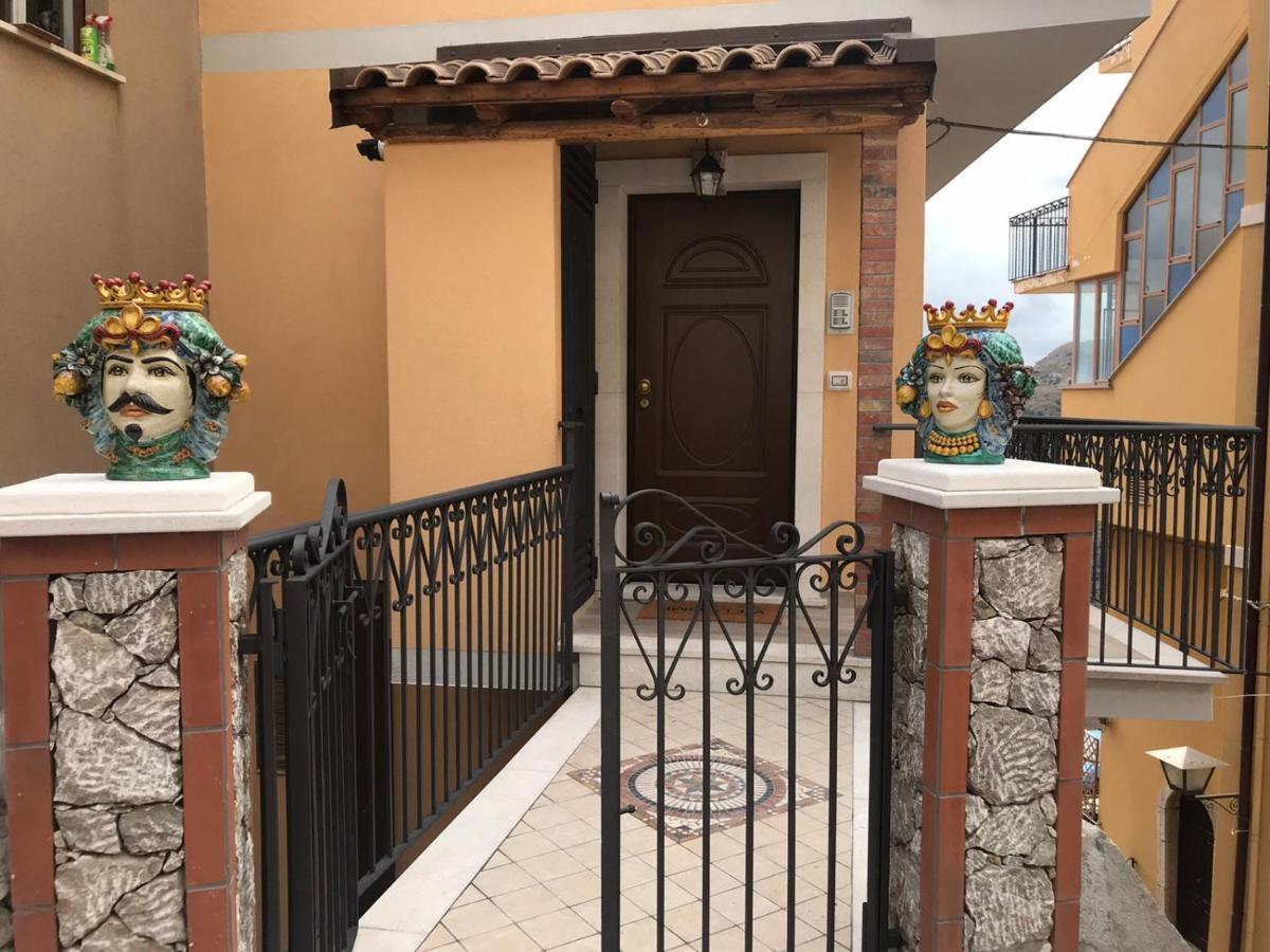 Casa Vacanza Cundari คาสเตลโมลา ภายนอก รูปภาพ