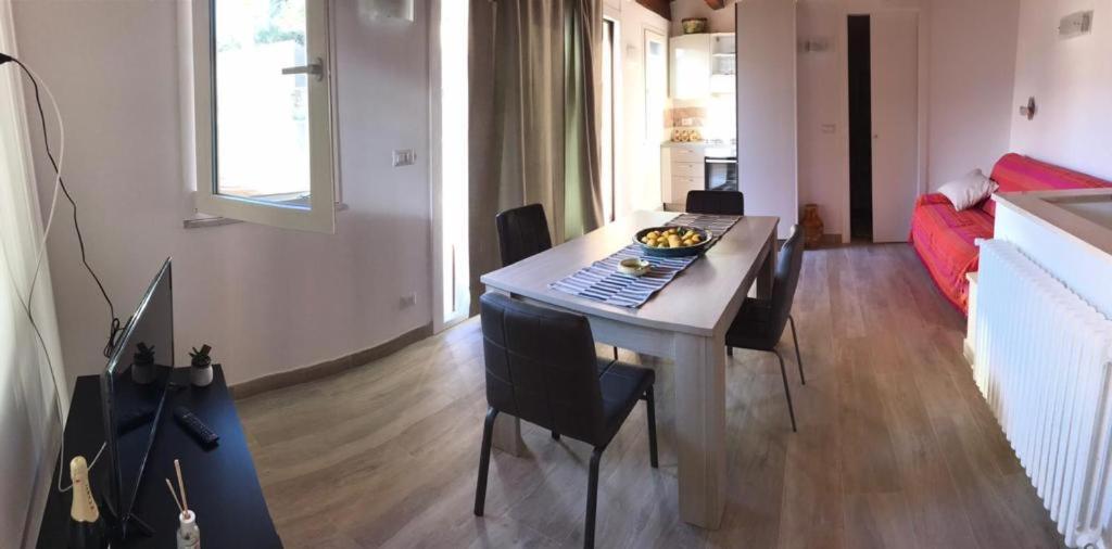 Casa Vacanza Cundari คาสเตลโมลา ภายนอก รูปภาพ