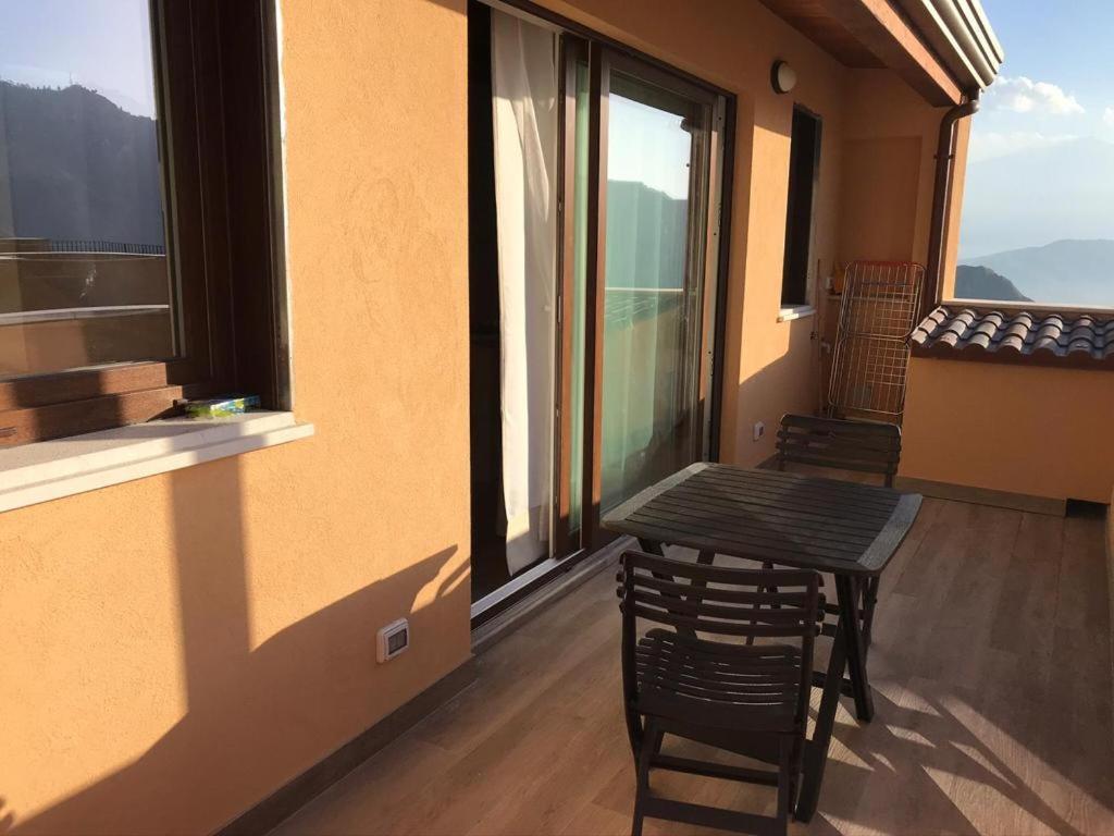 Casa Vacanza Cundari คาสเตลโมลา ภายนอก รูปภาพ